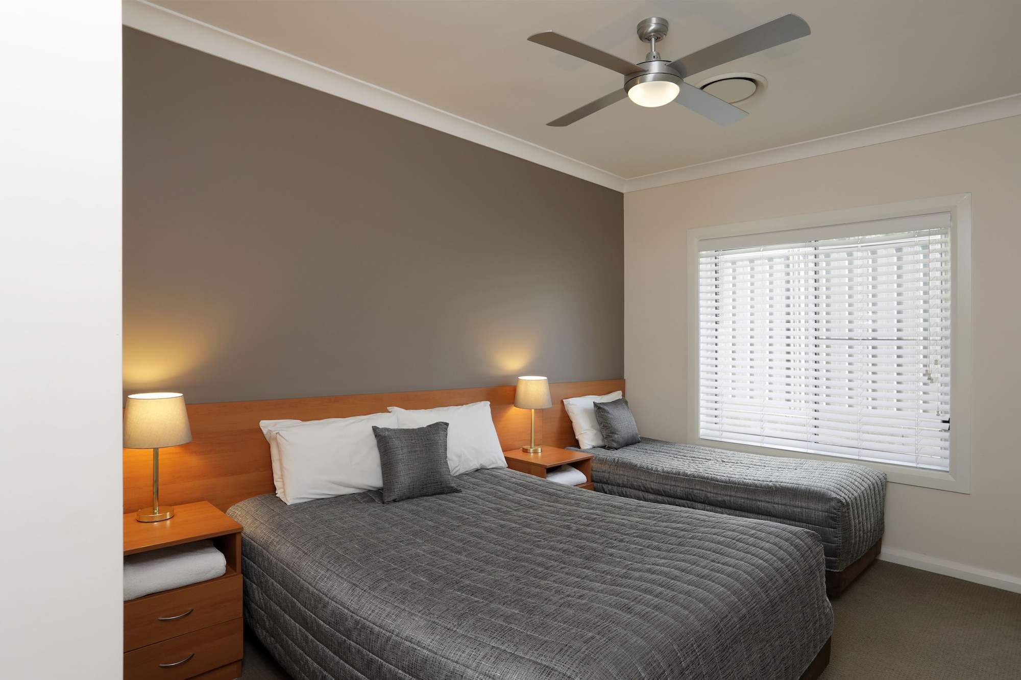 2 Bedrooms, Apartment, 1 Single and 2 Queen Beds, Kitchen