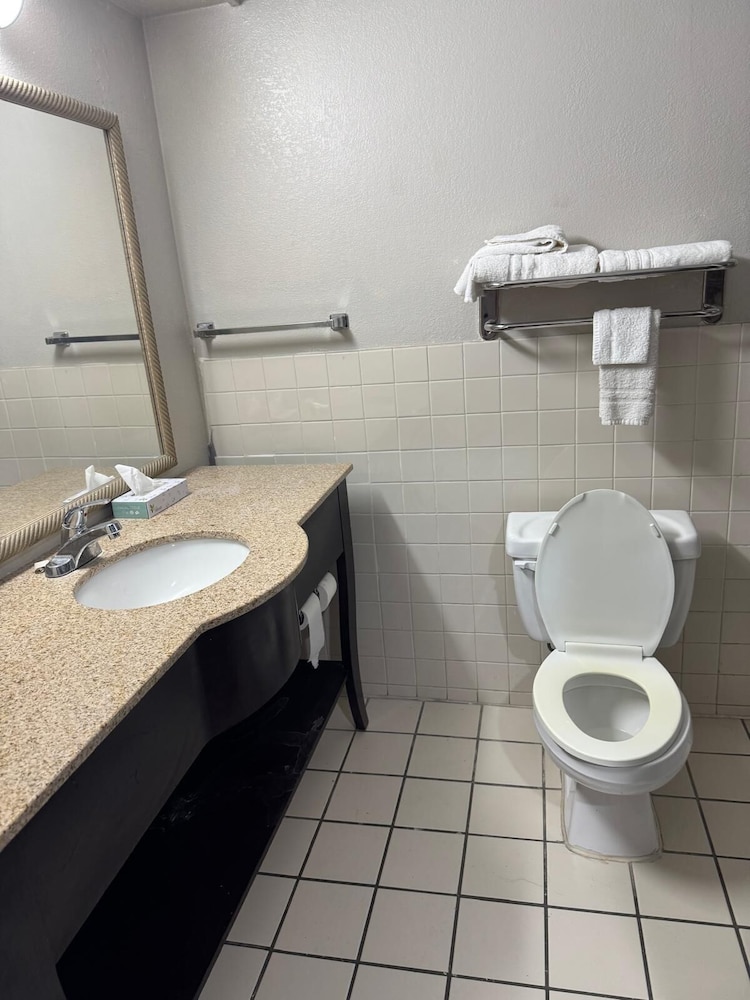 Executive Inn & Suites Baker 27/28