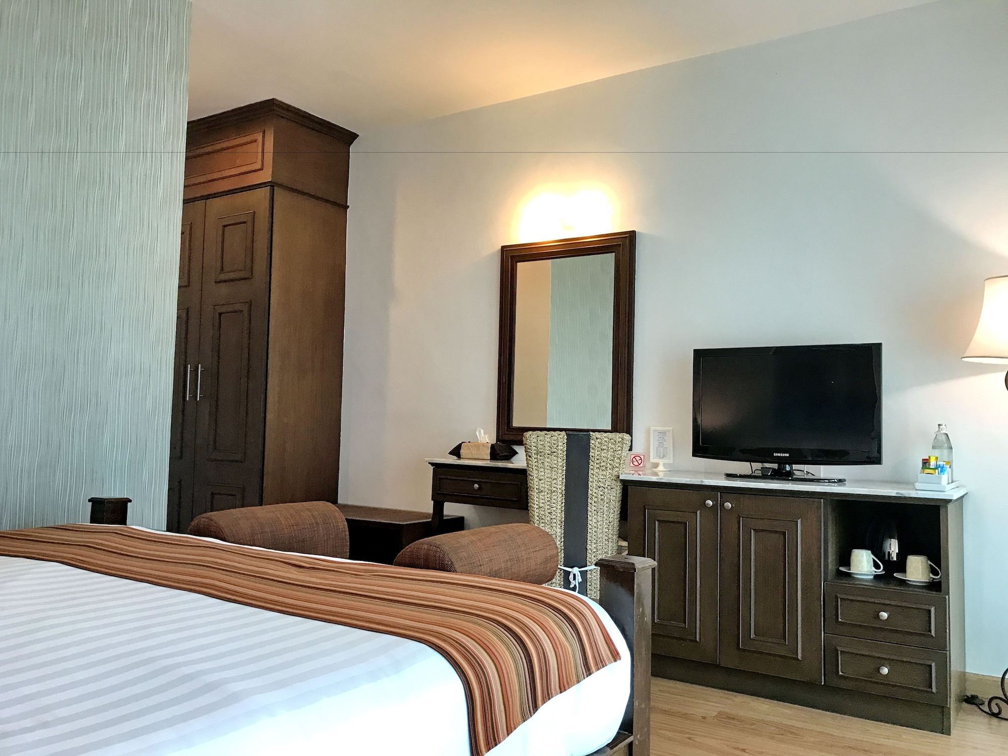 PREMIUM, DELUXE, KING BED, CITY VIEW, BALCONY