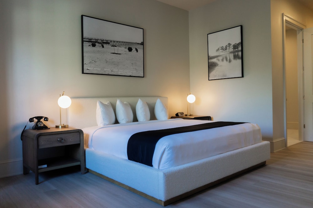 ROOM, KING BED, ACCESSIBLE