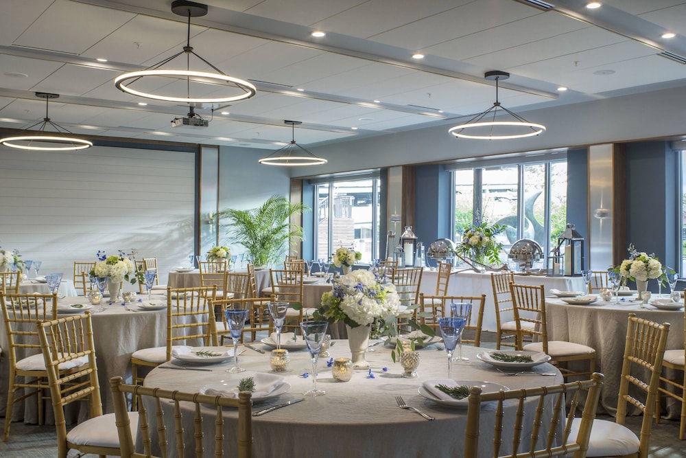 Courtyard Marriott Burlington Harbor 40/48