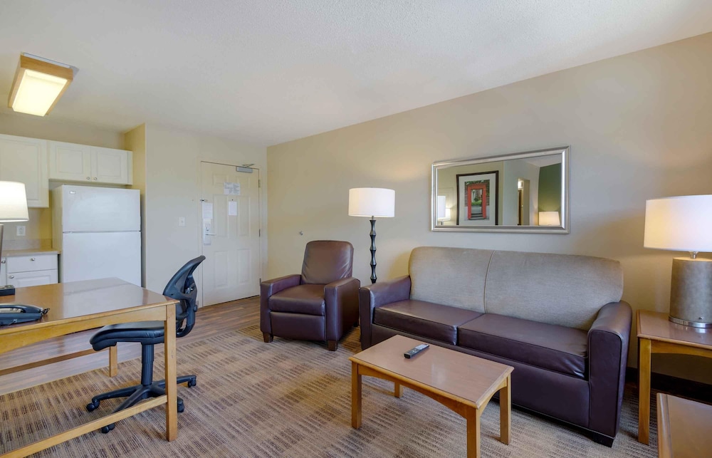 Extended Stay America - Greensboro - Airport 38/59