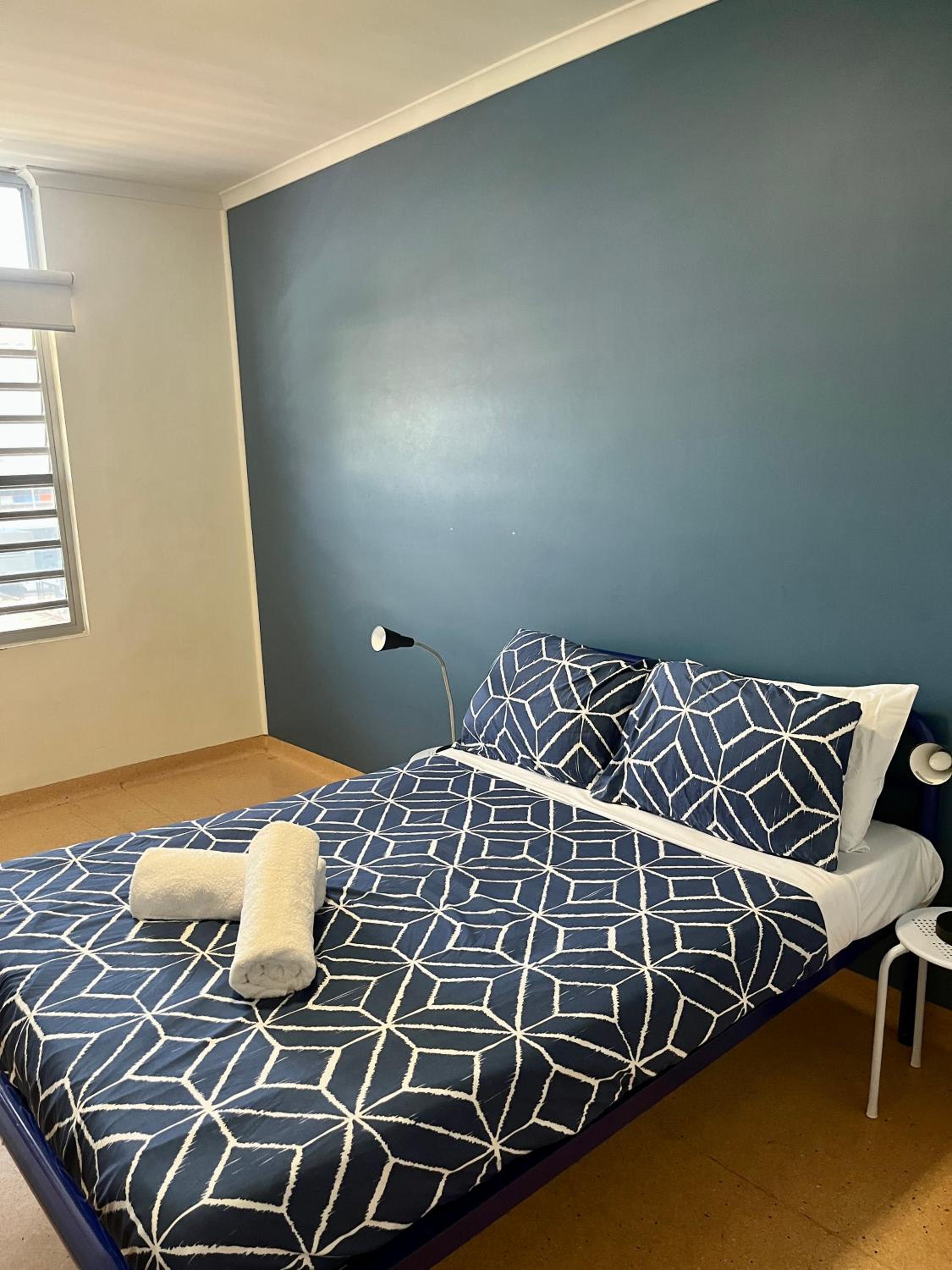 Double Room Shared Bathroom 18 to 40 Years Only