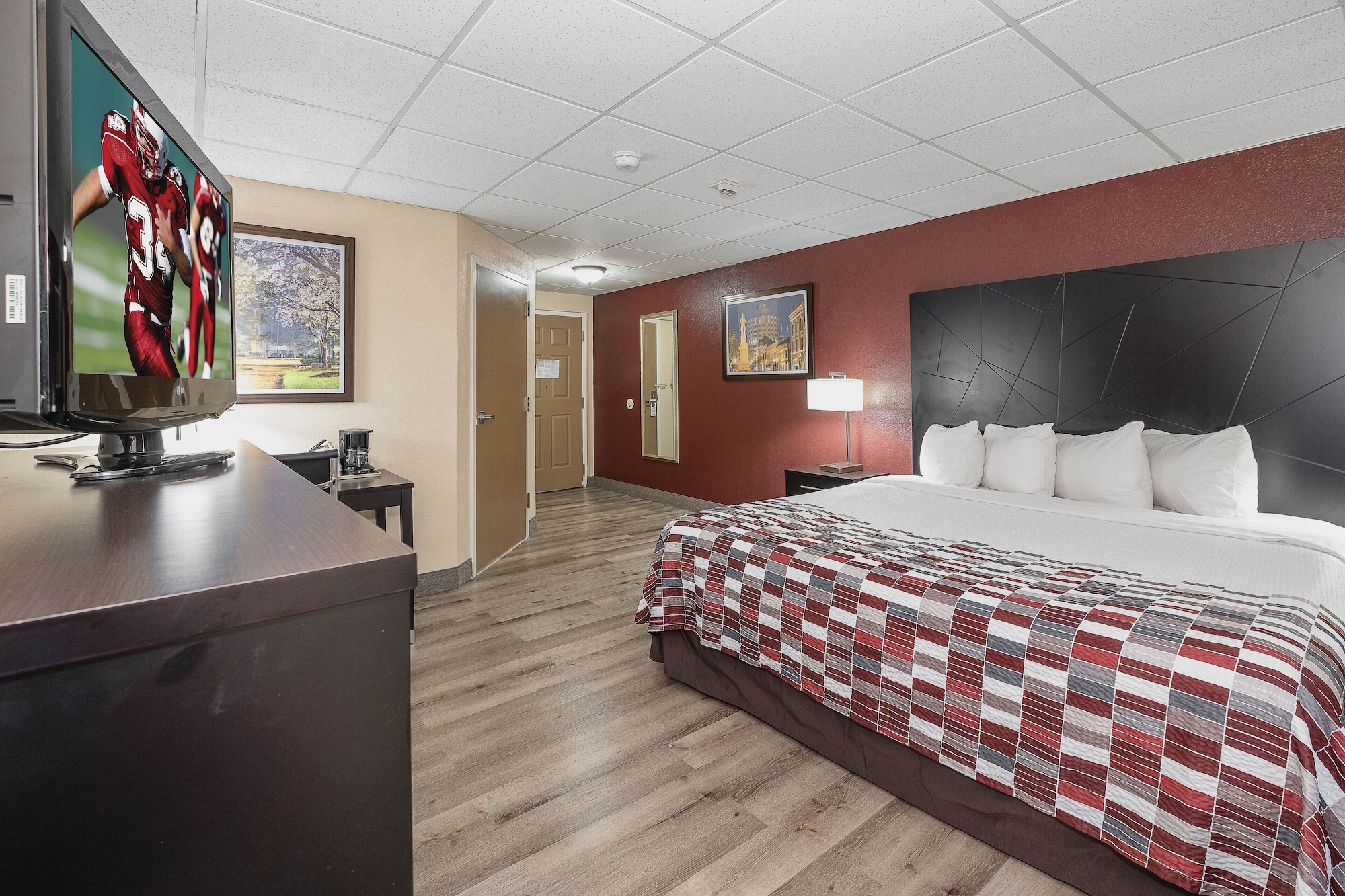SUPERIOR, KING BED, ACCESSIBLE