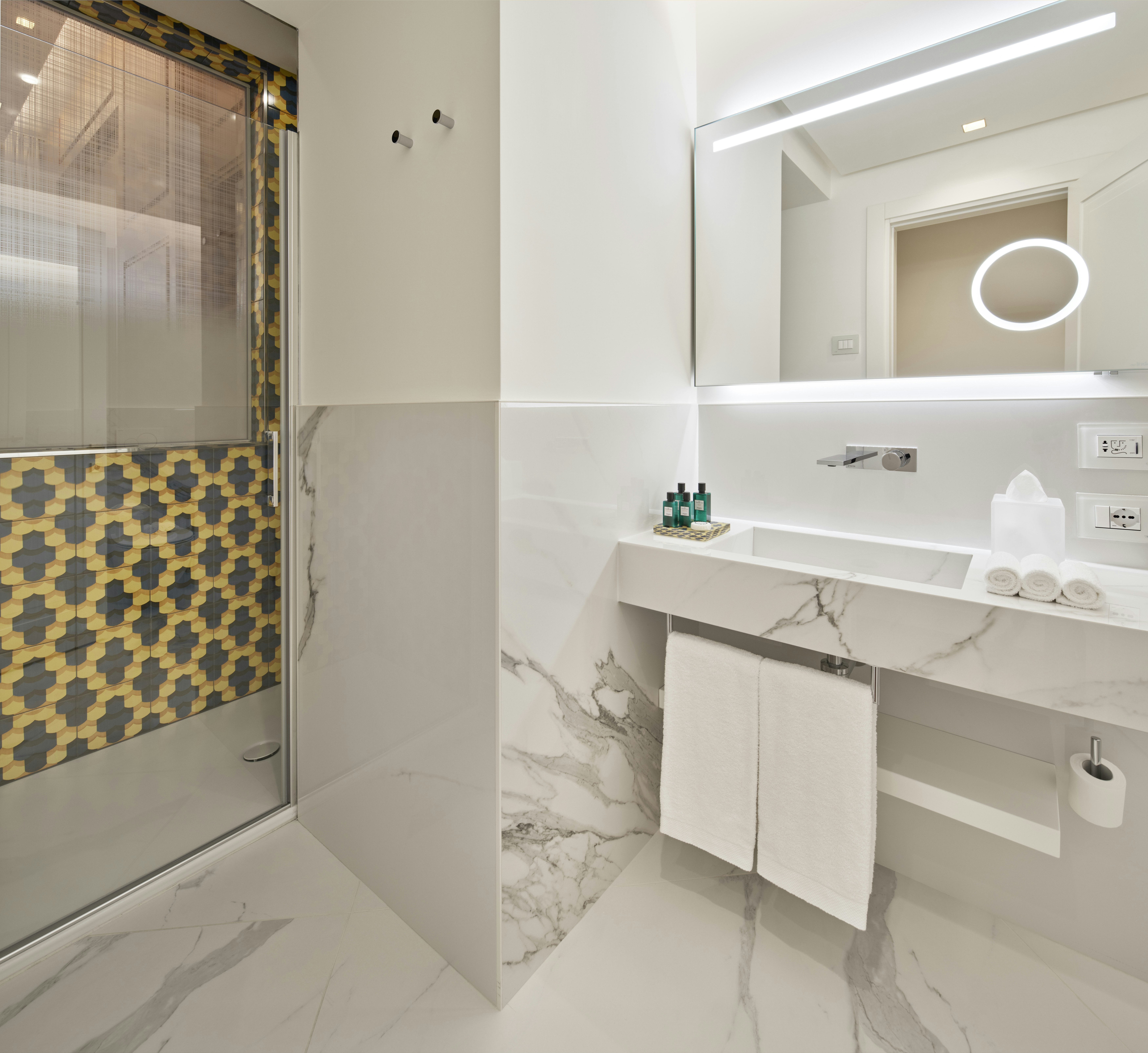 De Bonart Naples, Curio Collection by Hilton 49/50