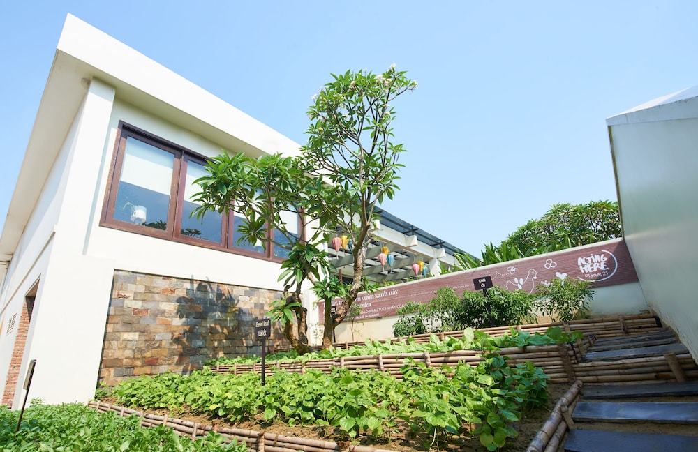 Pullman Danang Beach Resort 2/50