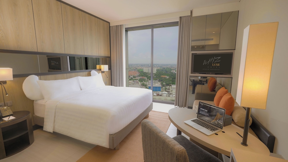 Whiz Luxe Hotel Spazio Surabaya 5/29