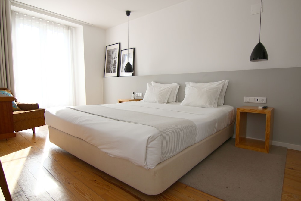 The 8 Downtown Suites 4/67