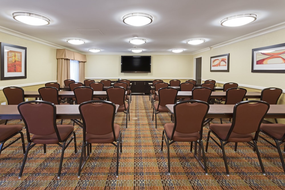 Holiday Inn Express Hotel Suites Ft Lauderdale N Exec Airport 60/76