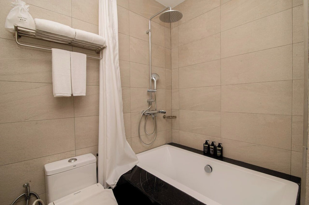 The View Serviced Residence 65/66