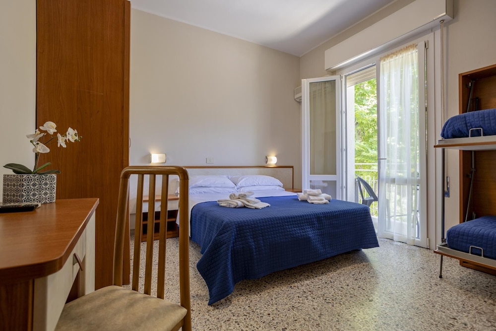 COMFORT, QUADRUPLE, BALCONY