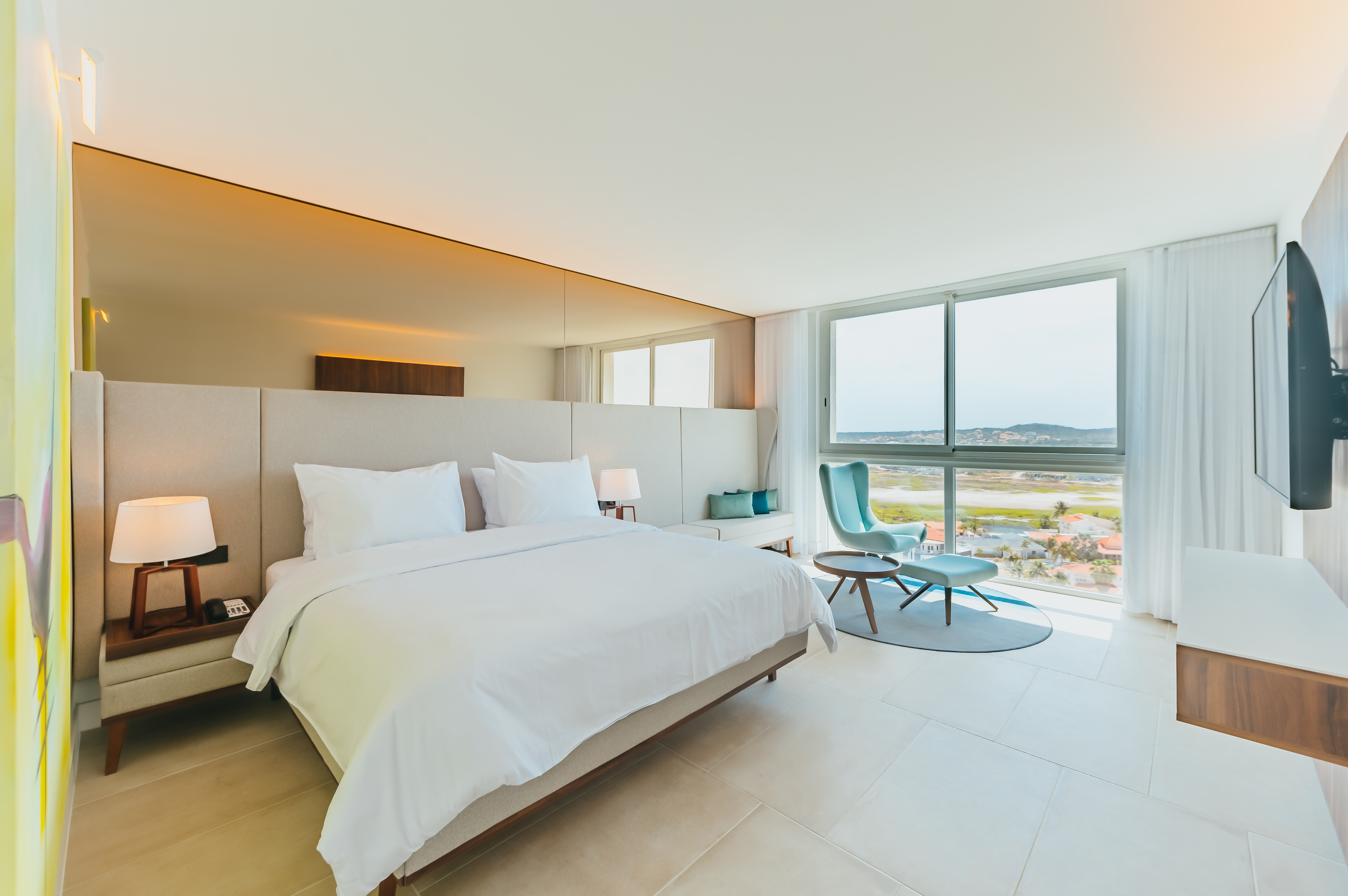 3 Bedrooms, Suite, Island View