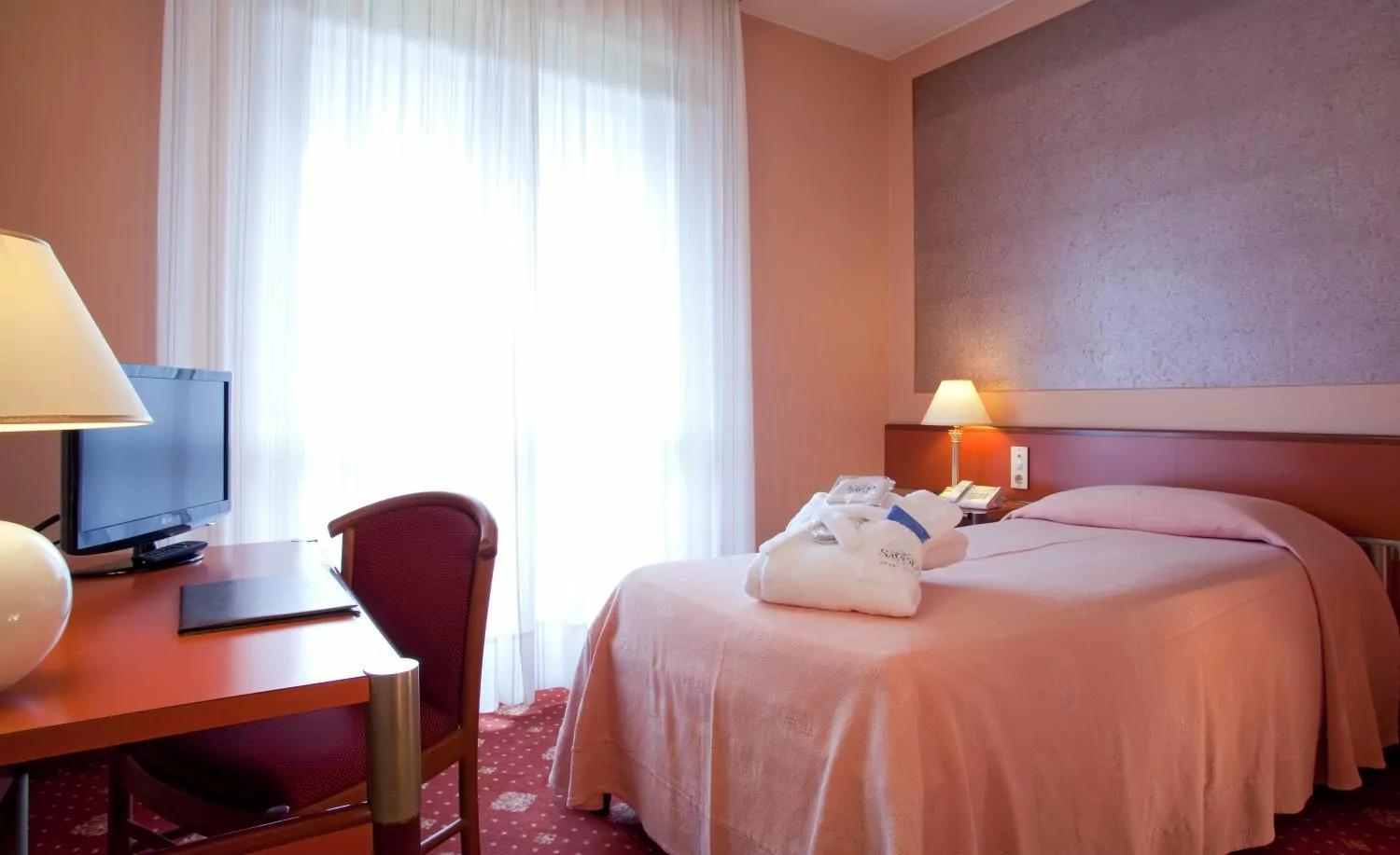 Room, Single