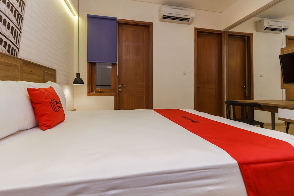 RedDoorz Plus @ CBD Bintaro 13/56