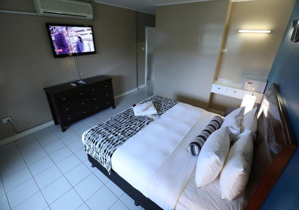Bird of Paradise Hotel and Apartments 23/51