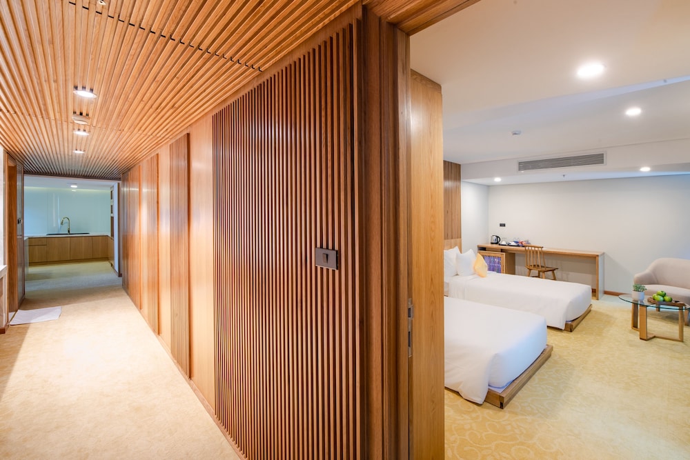 Sala Danang Beach Hotel 30/75