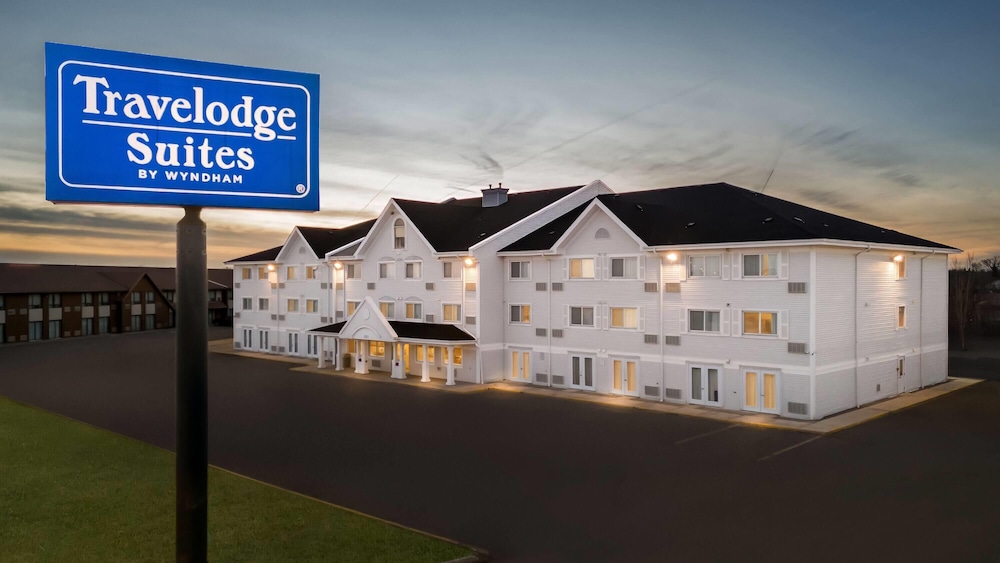 Travelodge Suites by Wyndham Regina / Eastgate Bay 4/71