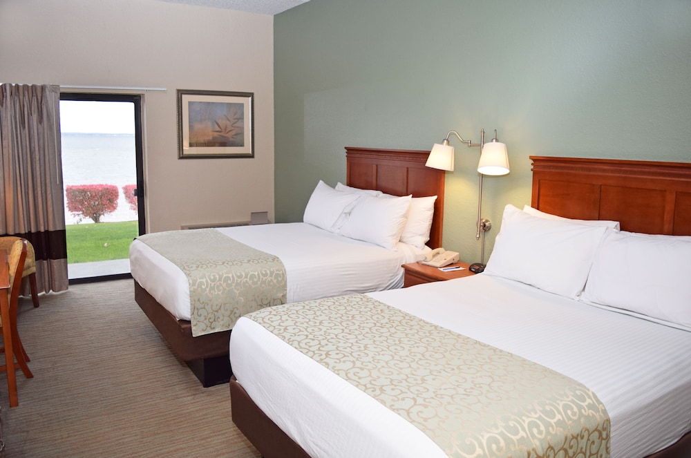 Beachfront Hotel 17/50
