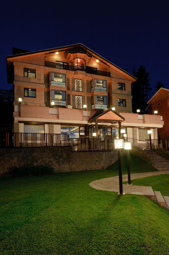 THE VINTAGE GULMARG 44/48