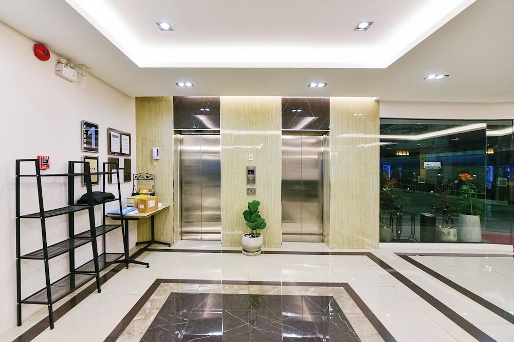 NORN Rimklong Bangkok Hotel 12/50