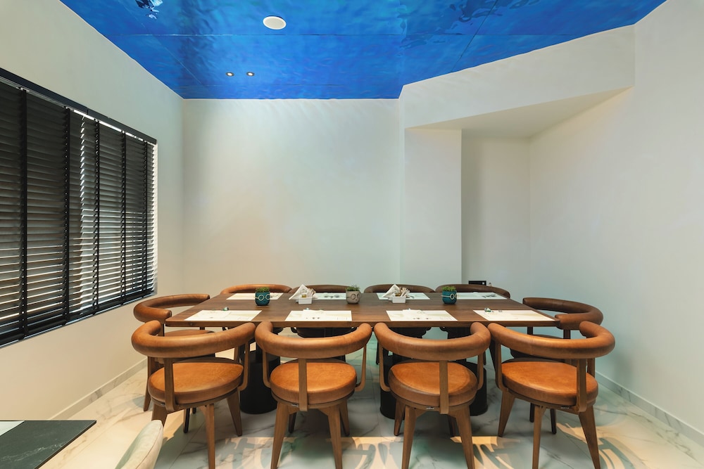 Elia Sea Suites 56/72