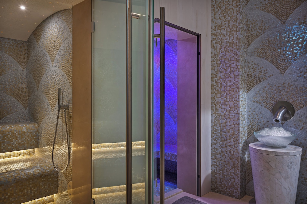 Address Beach Resort Bahrain 46/48