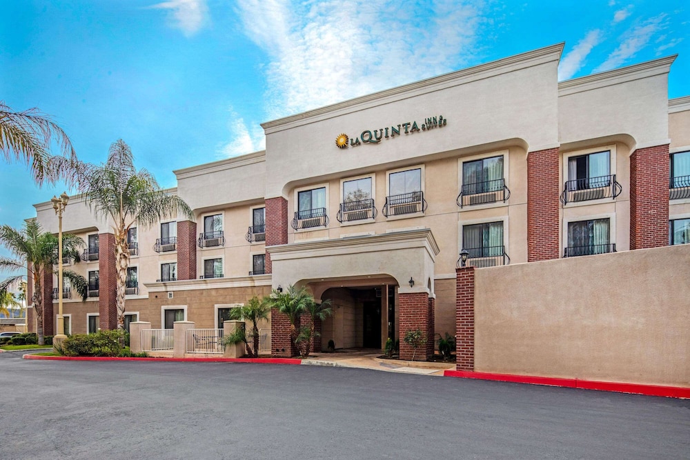 La Quinta Inn Suites Temecula 25/26