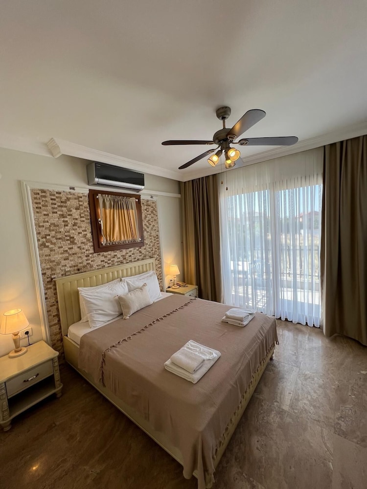 DELUXE, SEA VIEW, BALCONY