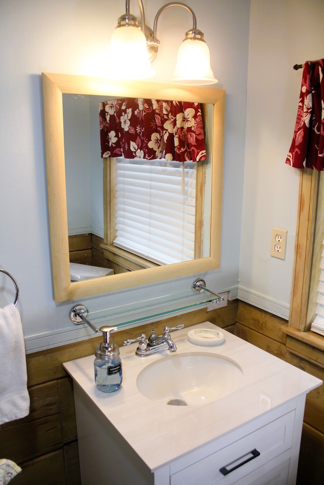 Elliott House Bed and Breakfast 65/67