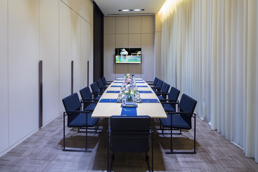 Hotel Golden Tulip Bund New Asia 48/53