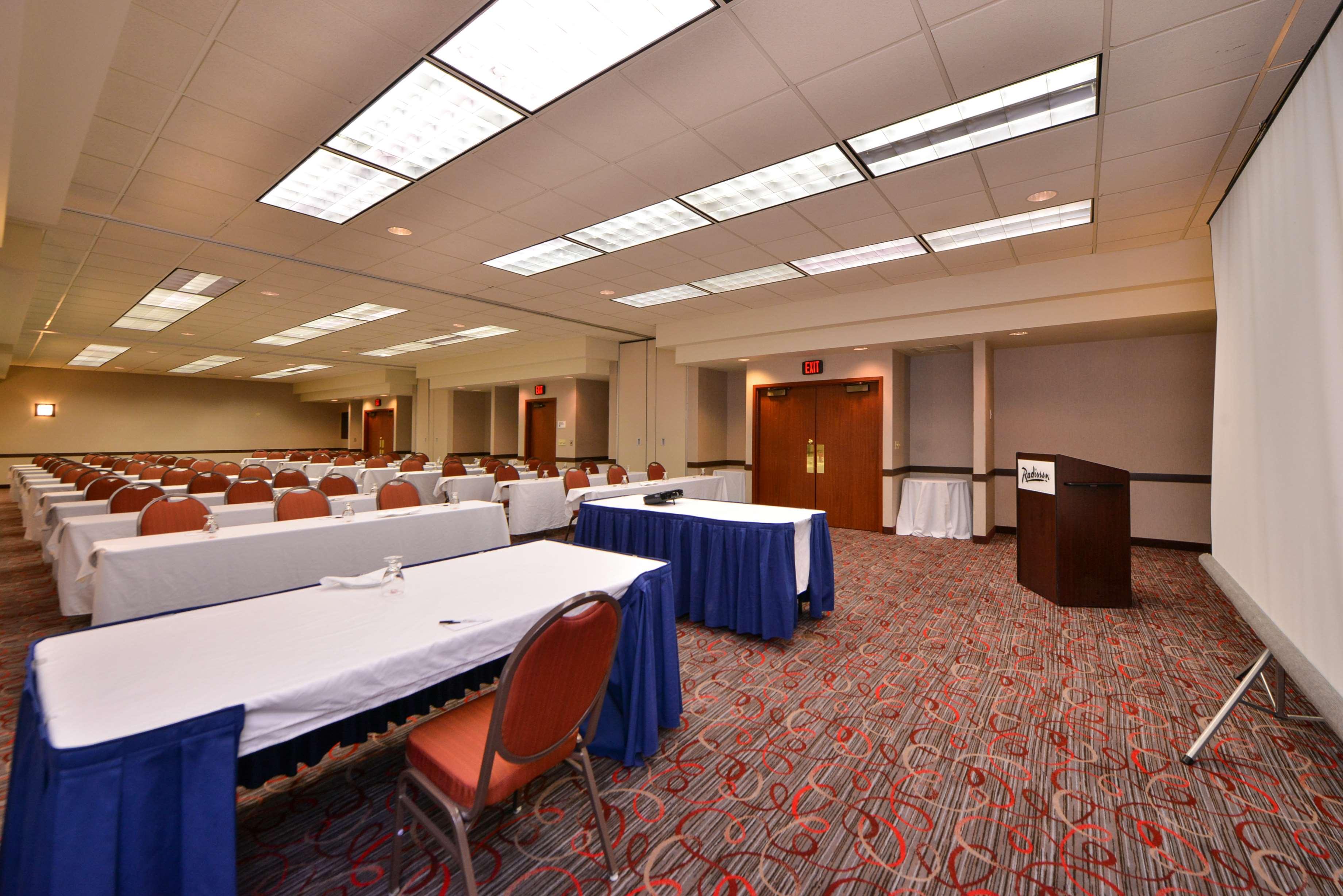Radisson Hotel Madison 38/43