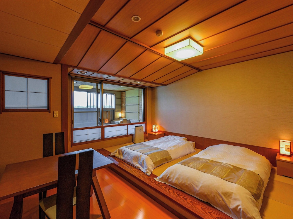 Japanese, Twin Beds, Outdoor Space