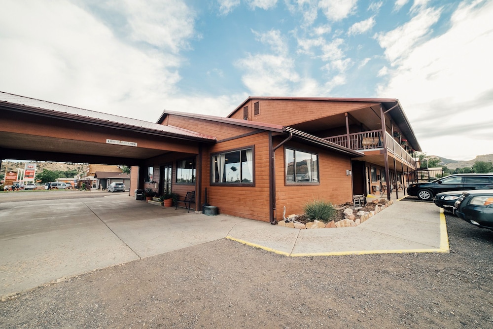 Red Ledges Inn 10/50