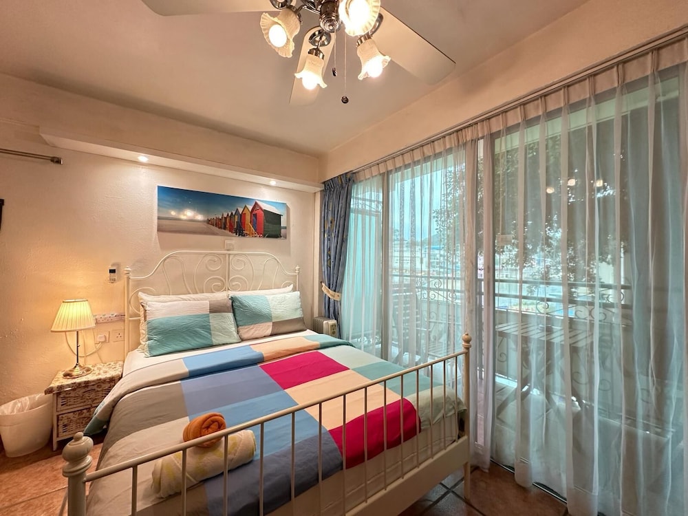 Room, Queen Bed, Partial Bay View, Balcony