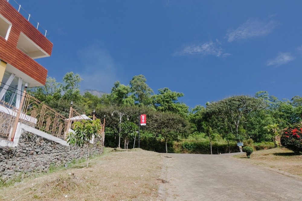 Hotel O Batu near Jatim Park formerly Villa Bukit Panderman Residence 45/49