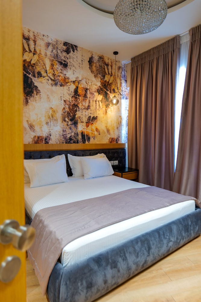 DELUXE, DOUBLE BED, BALCONY