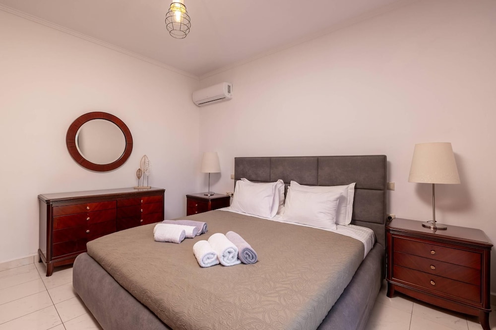 Leone Luxury Villas 20/50