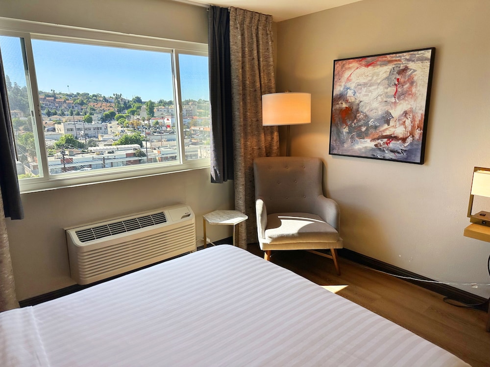 غرفة بسريرين كوين، Lincoln Hotel Monterey Park Los Angeles 8/10
