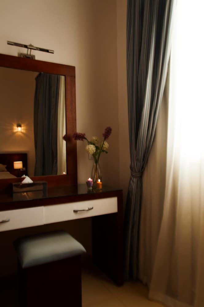 Elaria Hotel 10/68