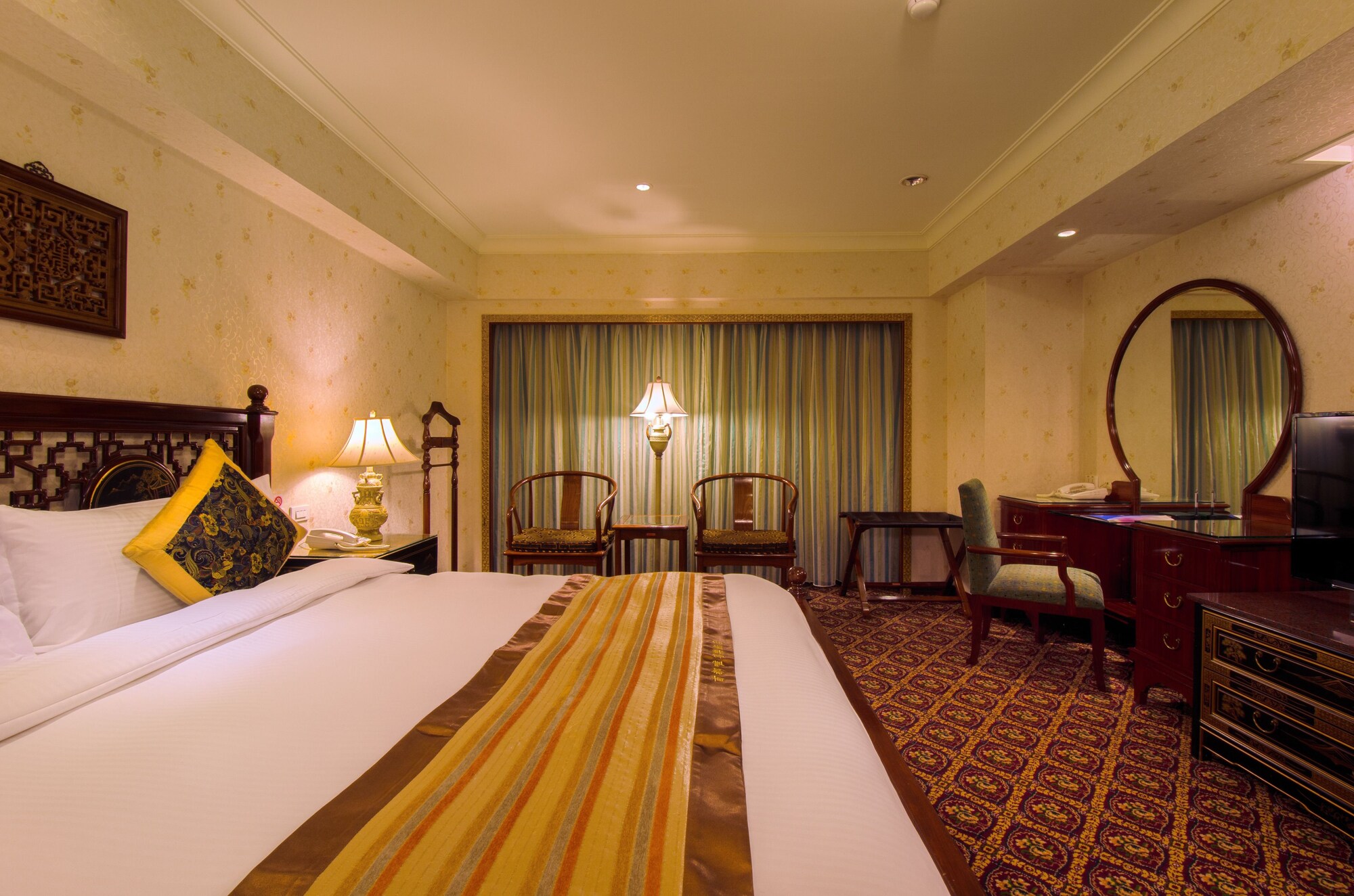 STANDARD, QUEEN BED
