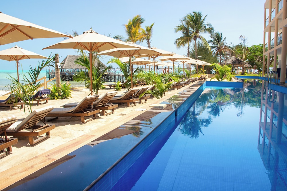 Reef & Beach Resort 25/50