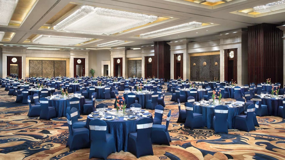 Pudong Shangri La 65/77