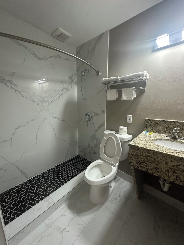 Econo Lodge St. Petersburg Central 53/54