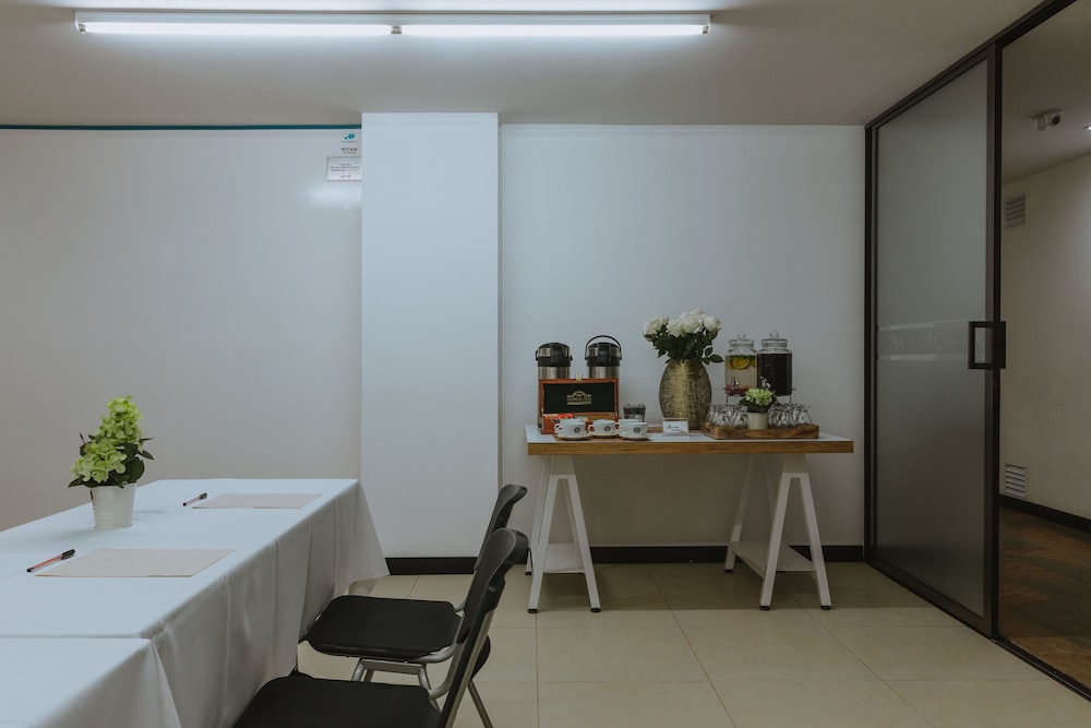 Travelers Rio Verde Living Suites 48/50