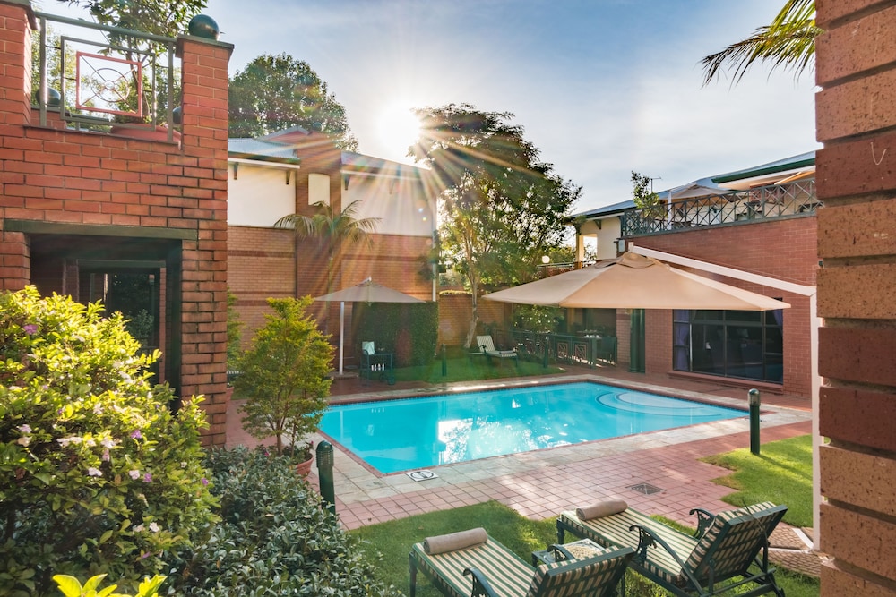 Courtyard Hotel Rosebank 3/47