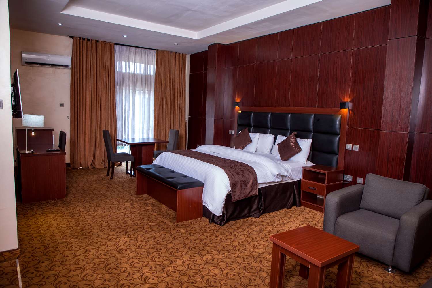 Executive, King Bed
