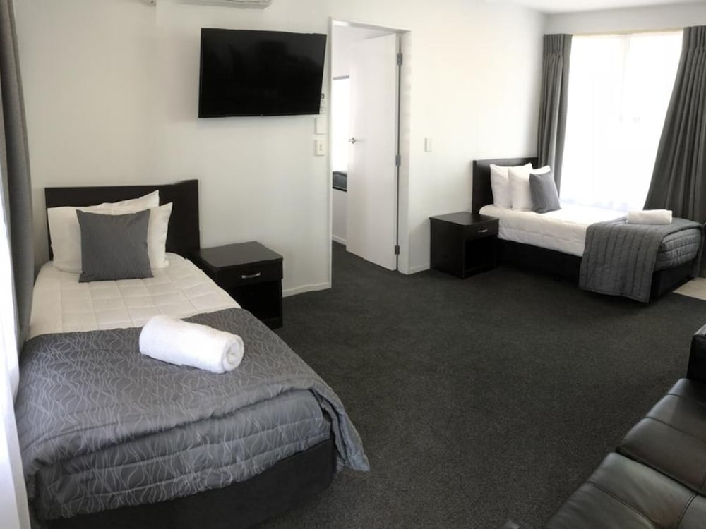 DURHAM MOTOR INN 8/29
