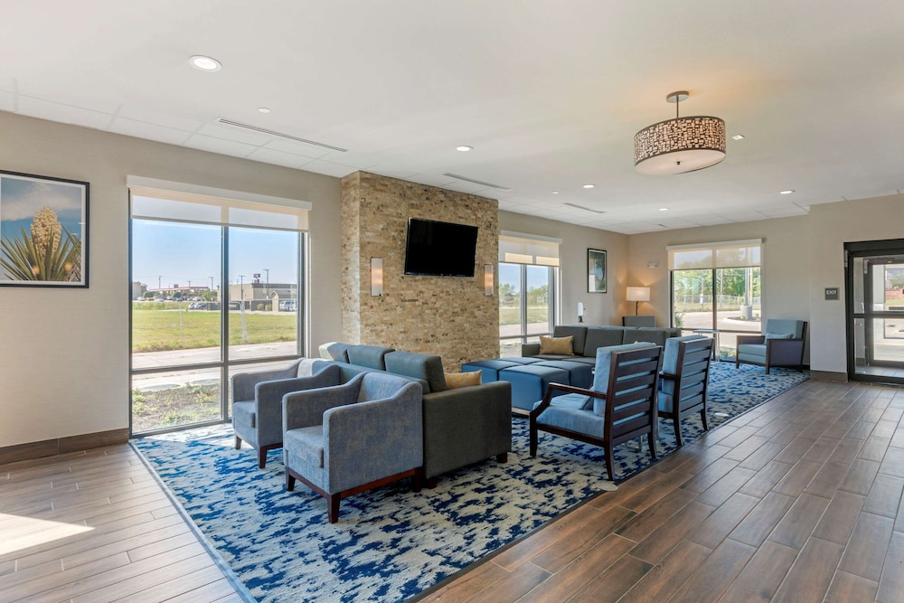 Comfort Inn & Suites Balch Springs - SE Dallas 15/30