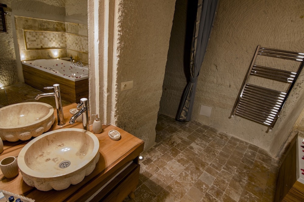 Azure Cave Suites 48/50