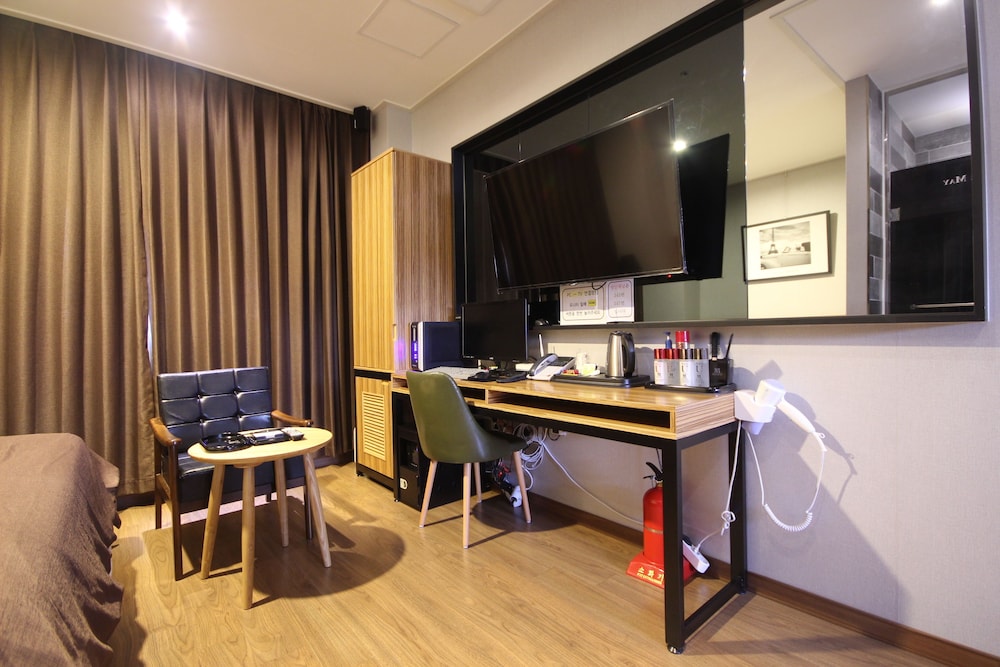 Hotel The May Busan Sasang 23/28